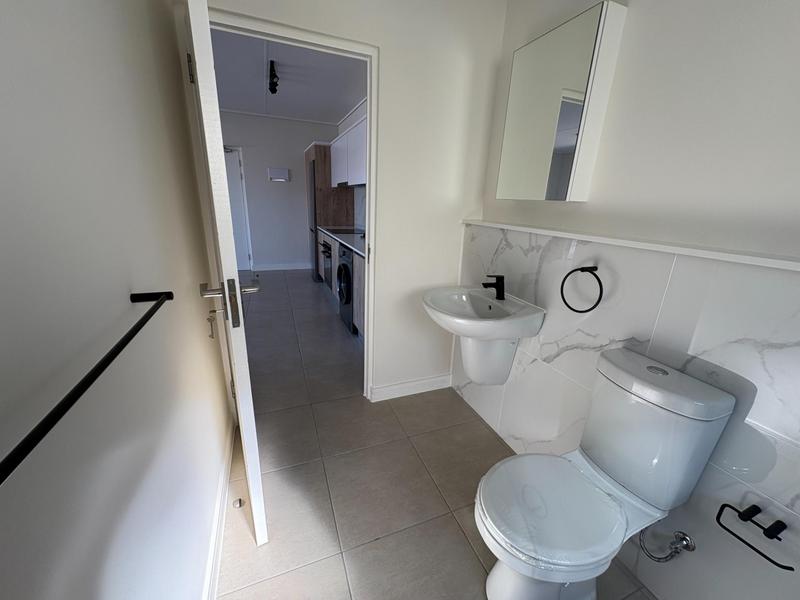 To Let 1 Bedroom Property for Rent in Richwood Western Cape